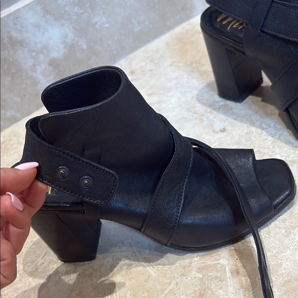 Mimosa Black Heeled Sandals - Picture 4 of 7